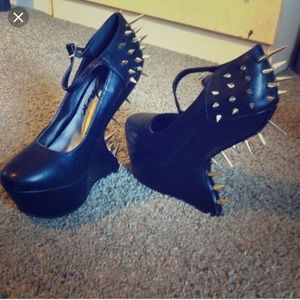 Blue spiked wedge heel less platforms 8 Gojane